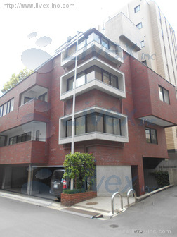 THE MANOR HOUSE