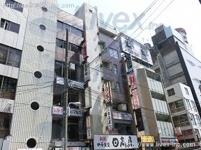 鶯泉楼駅前