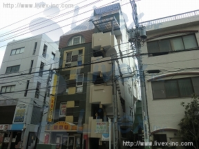 市川駅前