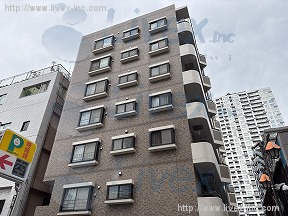 フロール川村