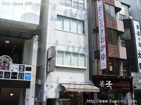 いそや