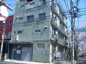 コマツ