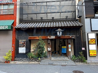 (ダブリ)神田鍛冶町駅前