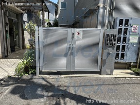 パインズハウス