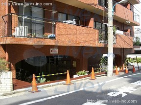 シヤンポール新宿御苑前