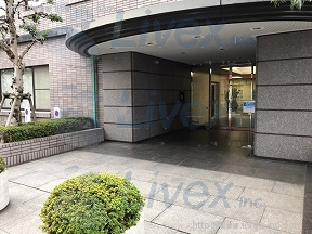 真成館