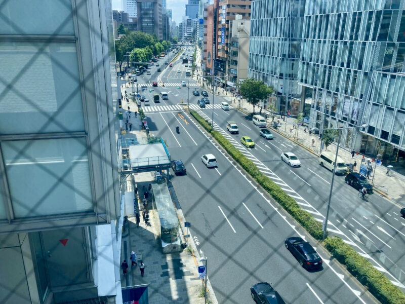 表参道駅徒歩1分、青山通り沿いの居抜きオフィス