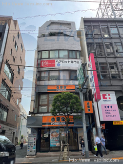 AKビル