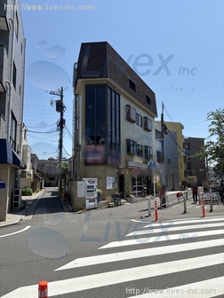 UPビル