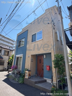EZE HOUSE