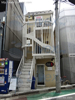 サンキエームA棟ビル