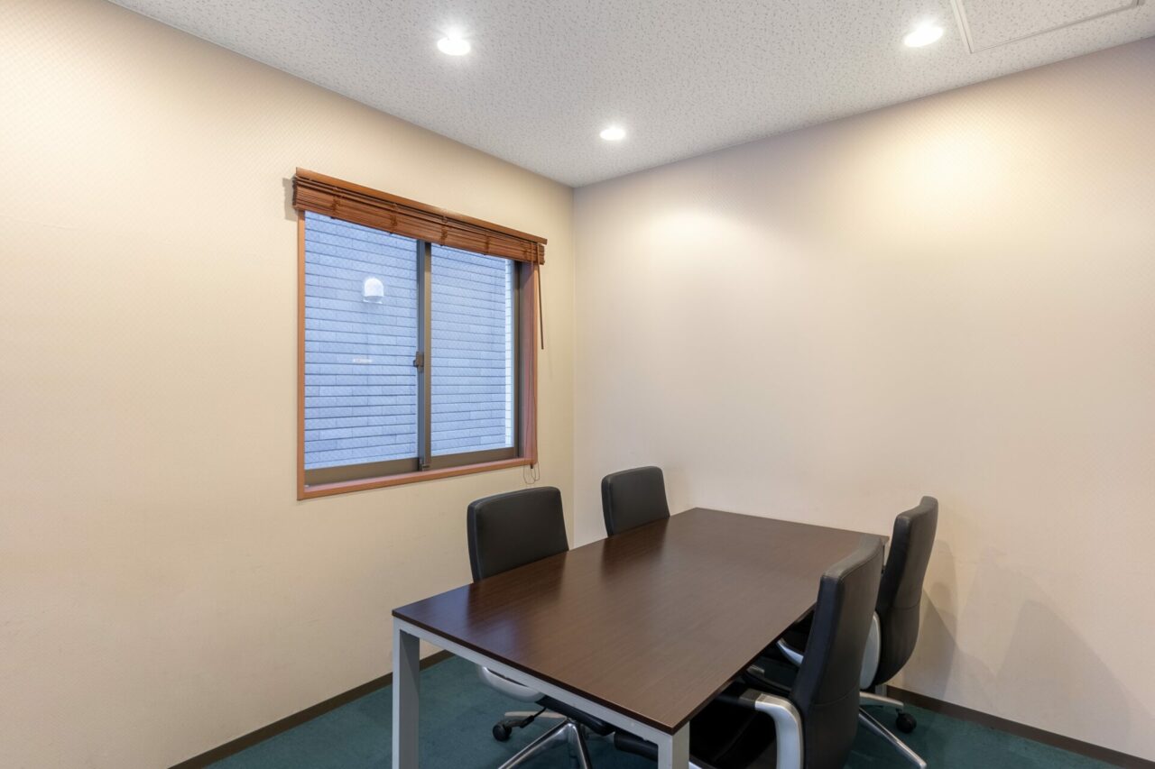Regus Akasaka Mitsuke Open Office 2004 Tokyo Japan Small Meeting Room