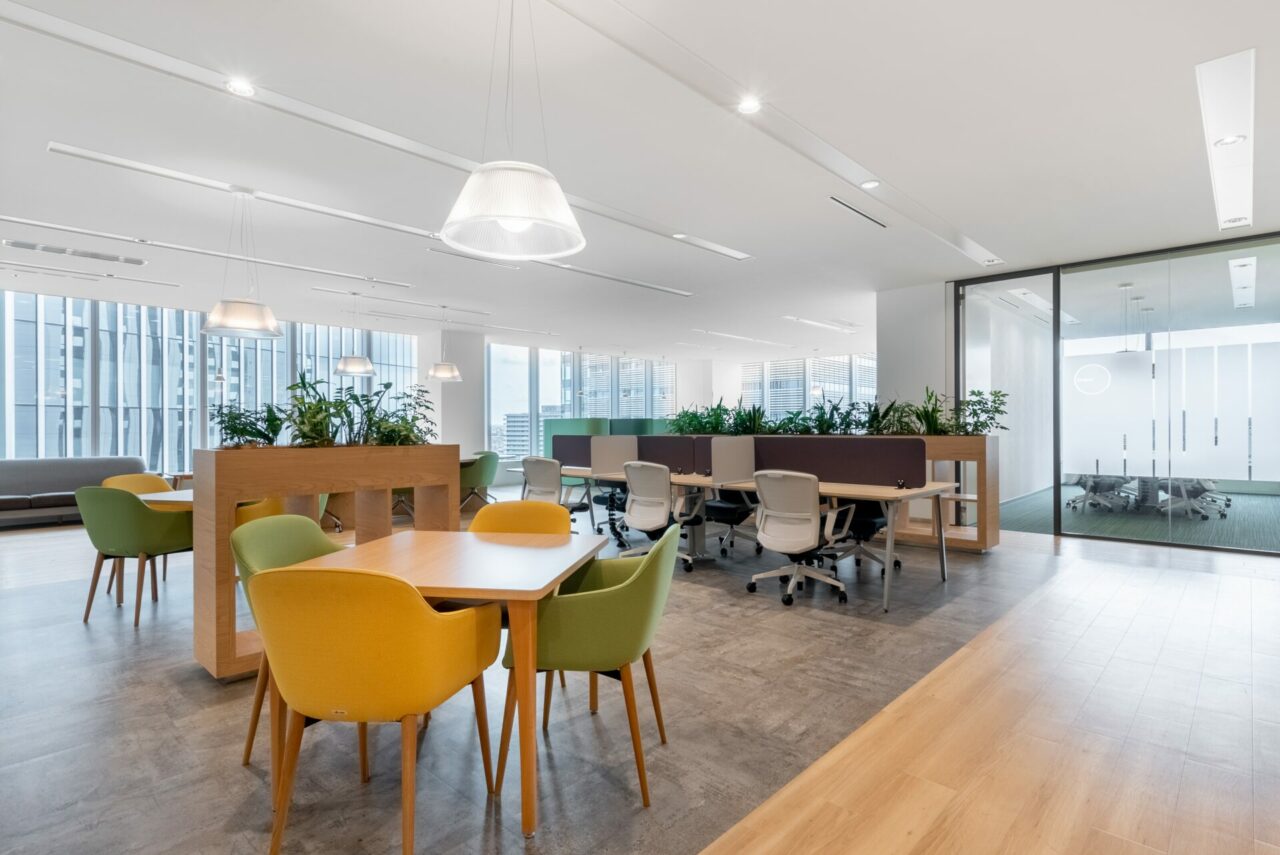 Regus Blue Avenue 5128 Yokohama Japan Coworking Place Without People (2)