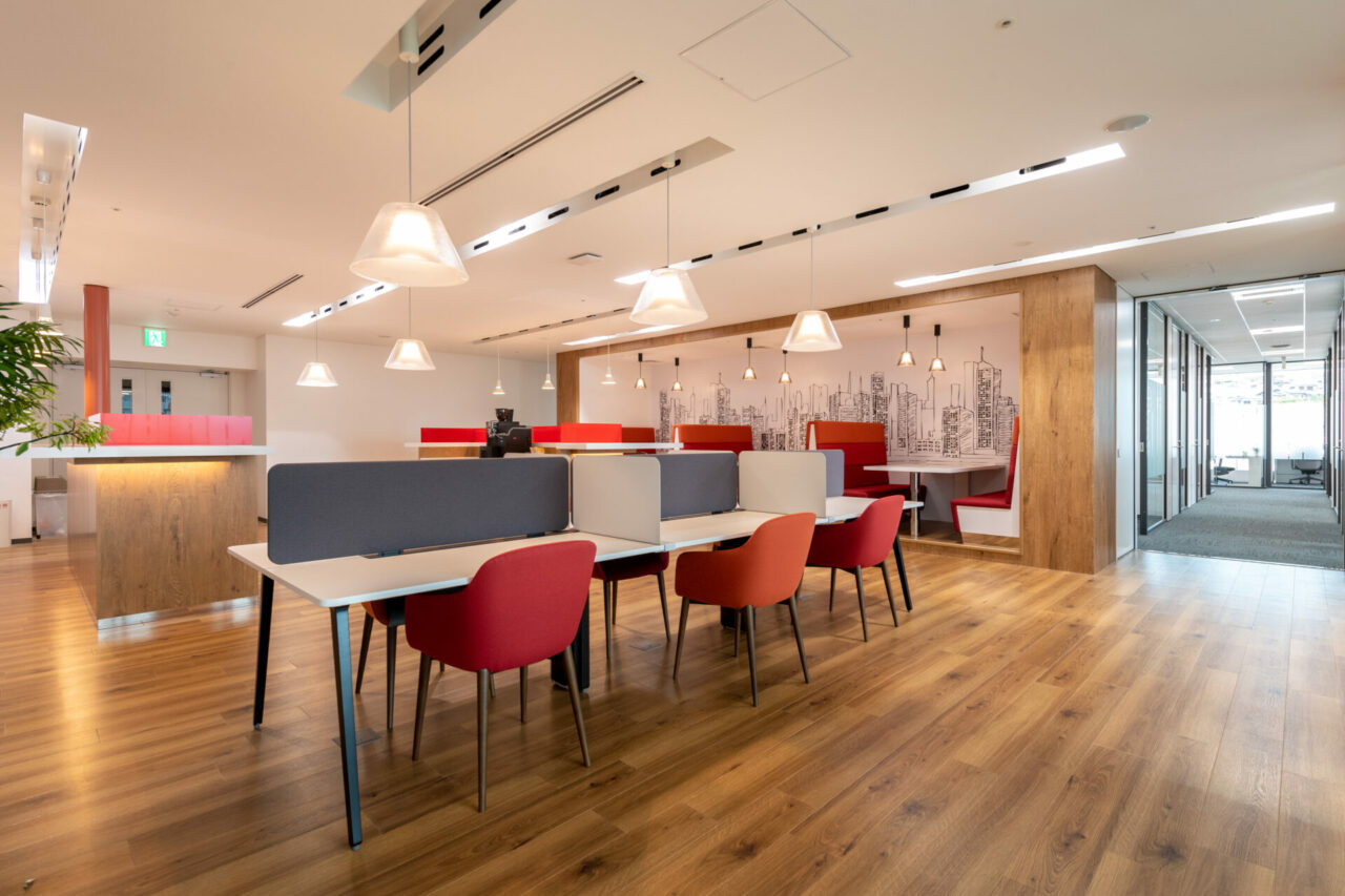 Regus_RegusHiroshimaEkimae_Coworking area without people1
