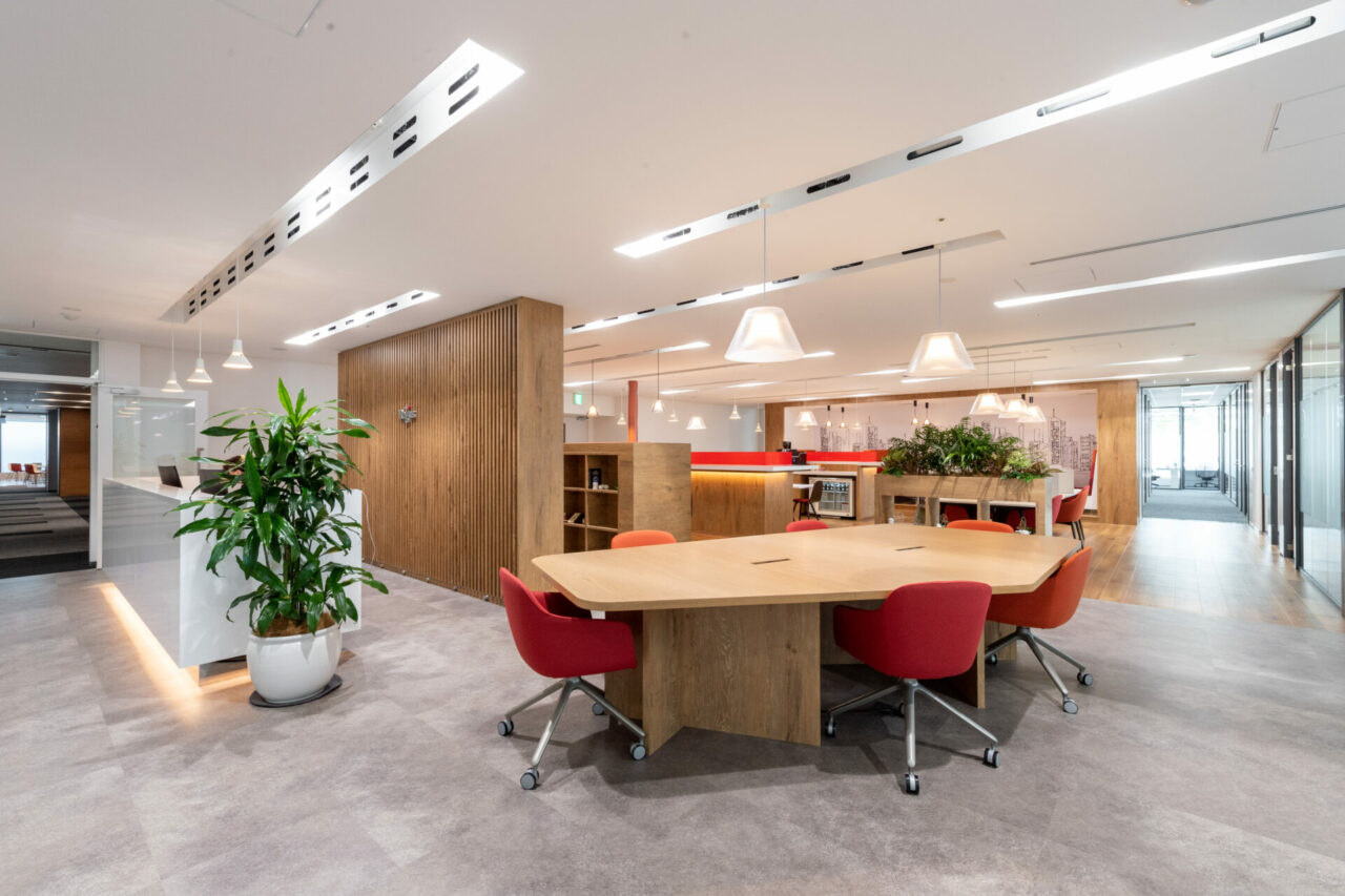 Regus_RegusHiroshimaEkimae_Coworking area without people2