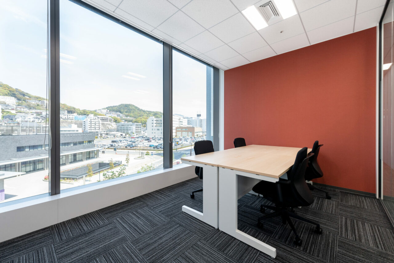 Regus_RegusHiroshimaEkimae_Private Office1 without people