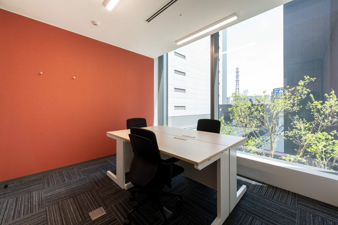 Regus_RegusHiroshimaEkimae_Private office2 without people