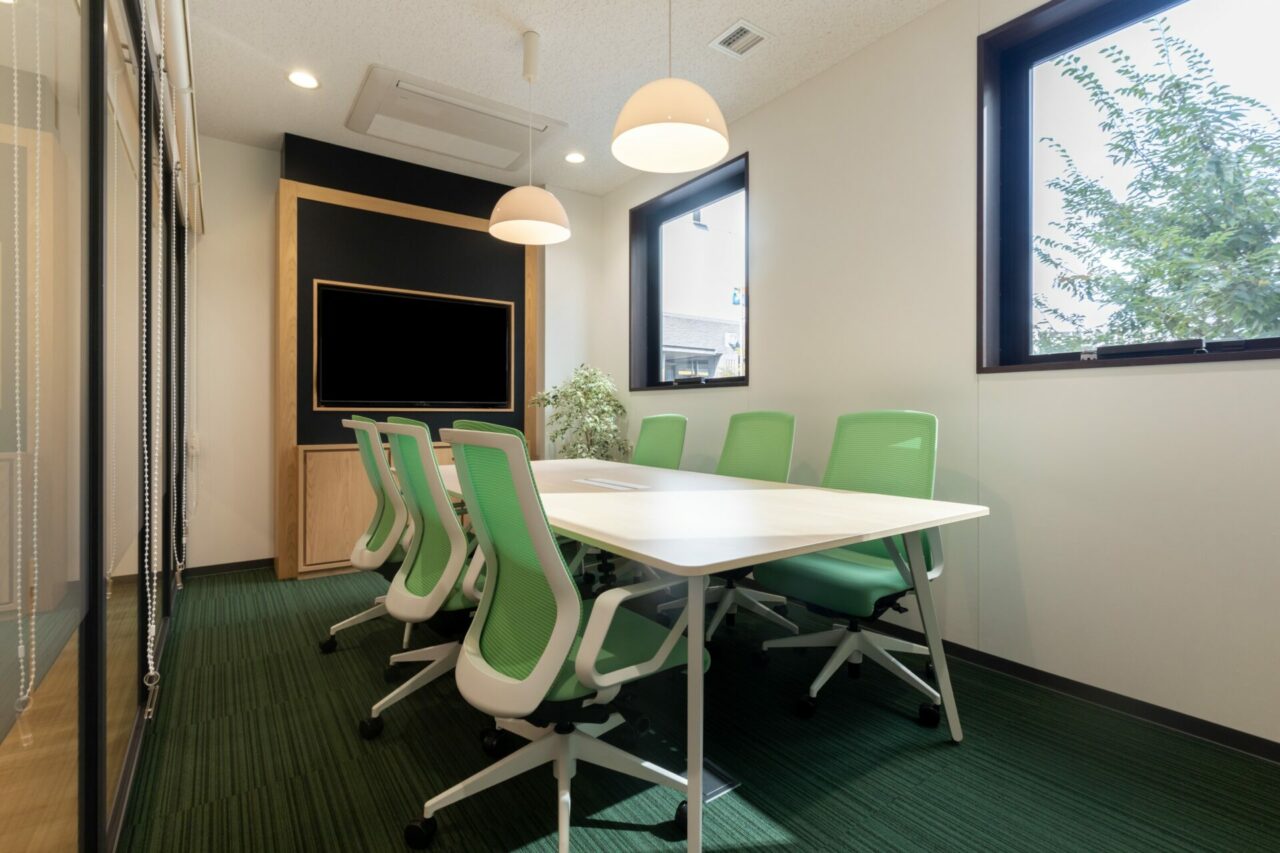 Regus_RegusOkayamaAcrossCube_Largemeetingroom_Asahi_withoutpeople