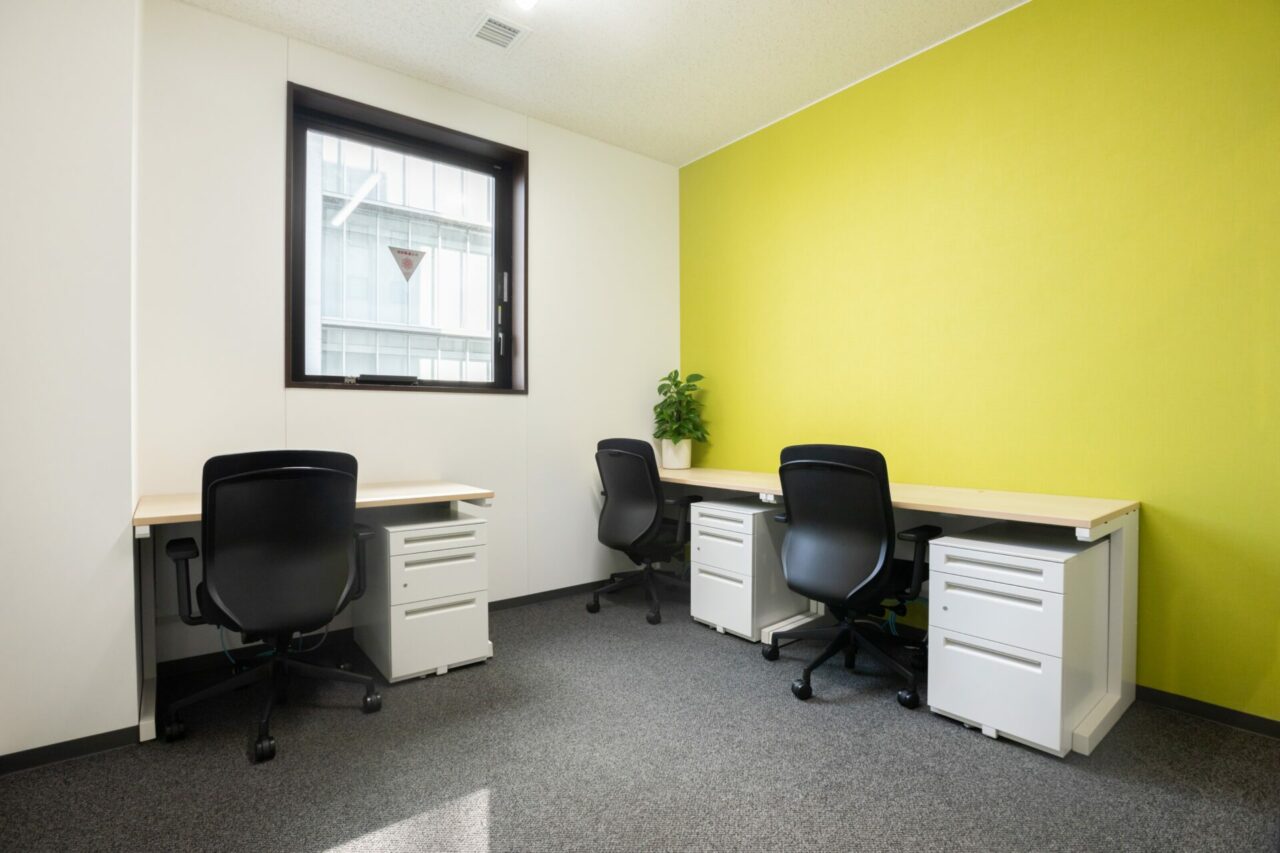 Regus_RegusOkayamaAcrossCube_Largeoffice1_withoutpeople