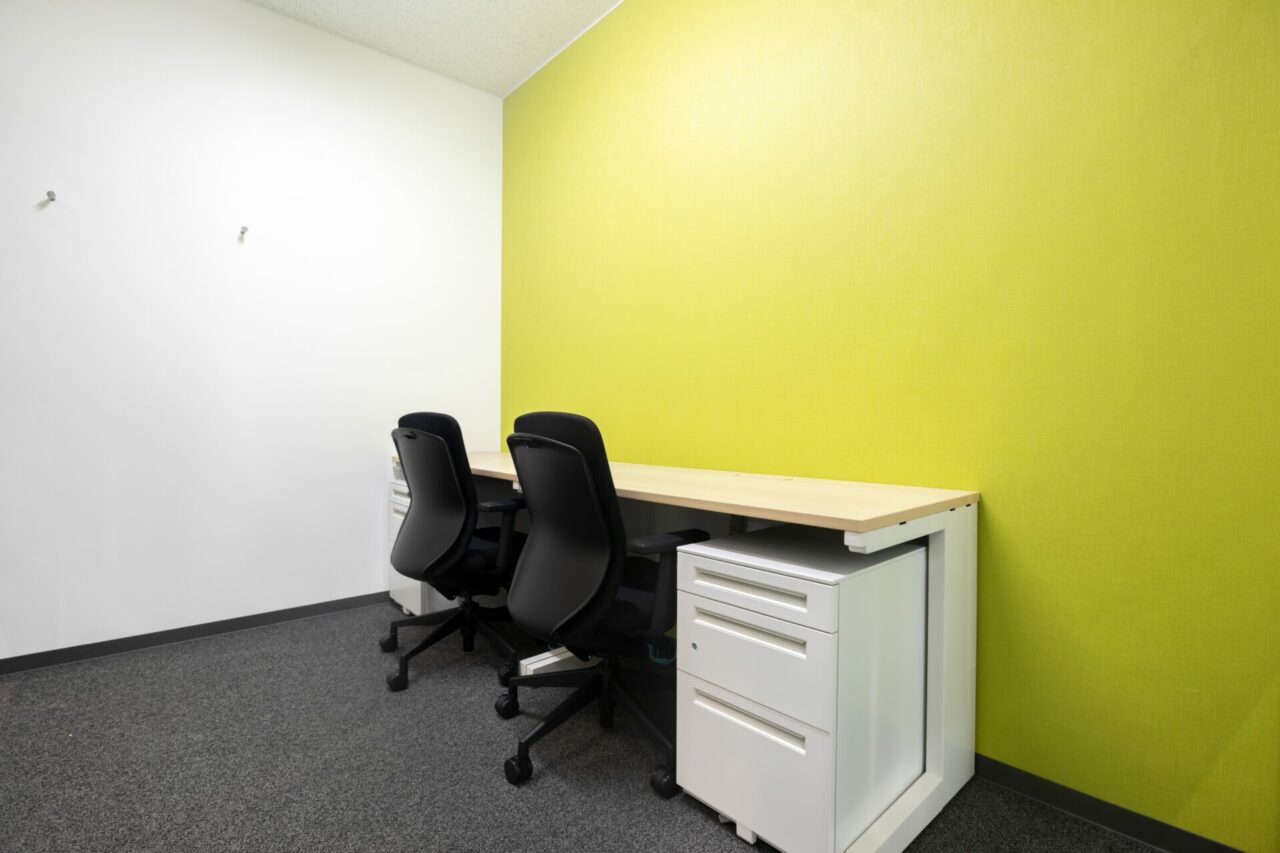 Regus_RegusOkayamaAcrossCube_smalloffice2_withoutpeople