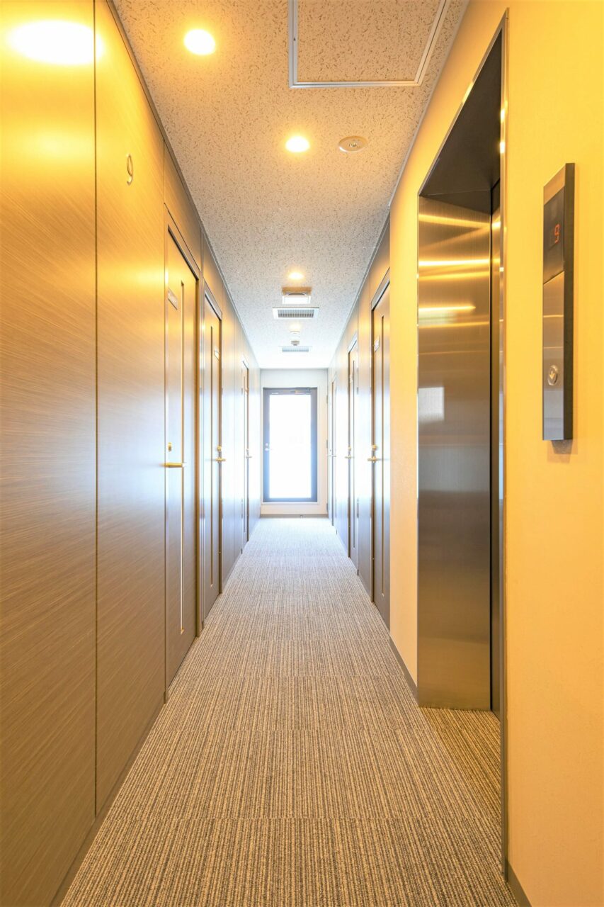 bright_Corridor_azabujuban1