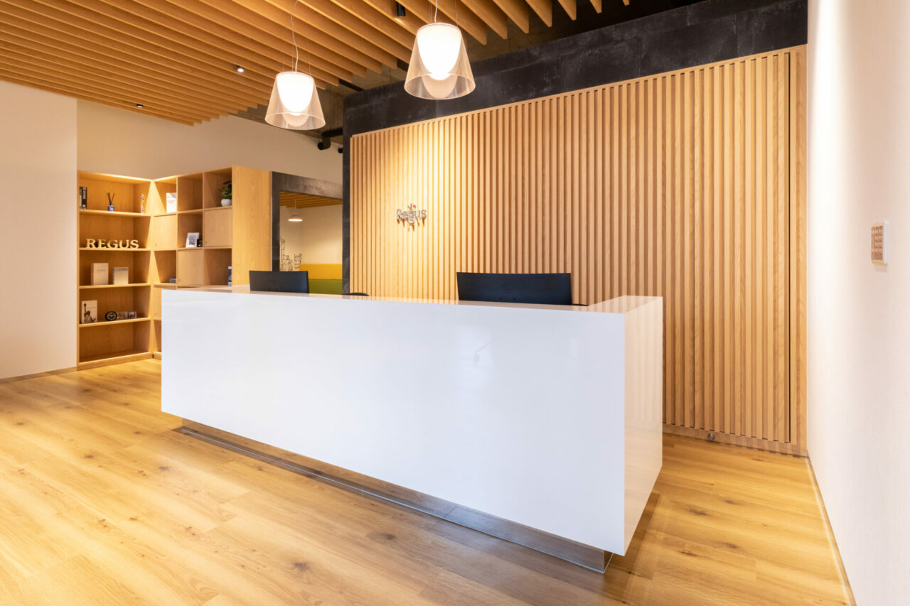 Regus Miyazaki Tachibanadori_Reception without people2