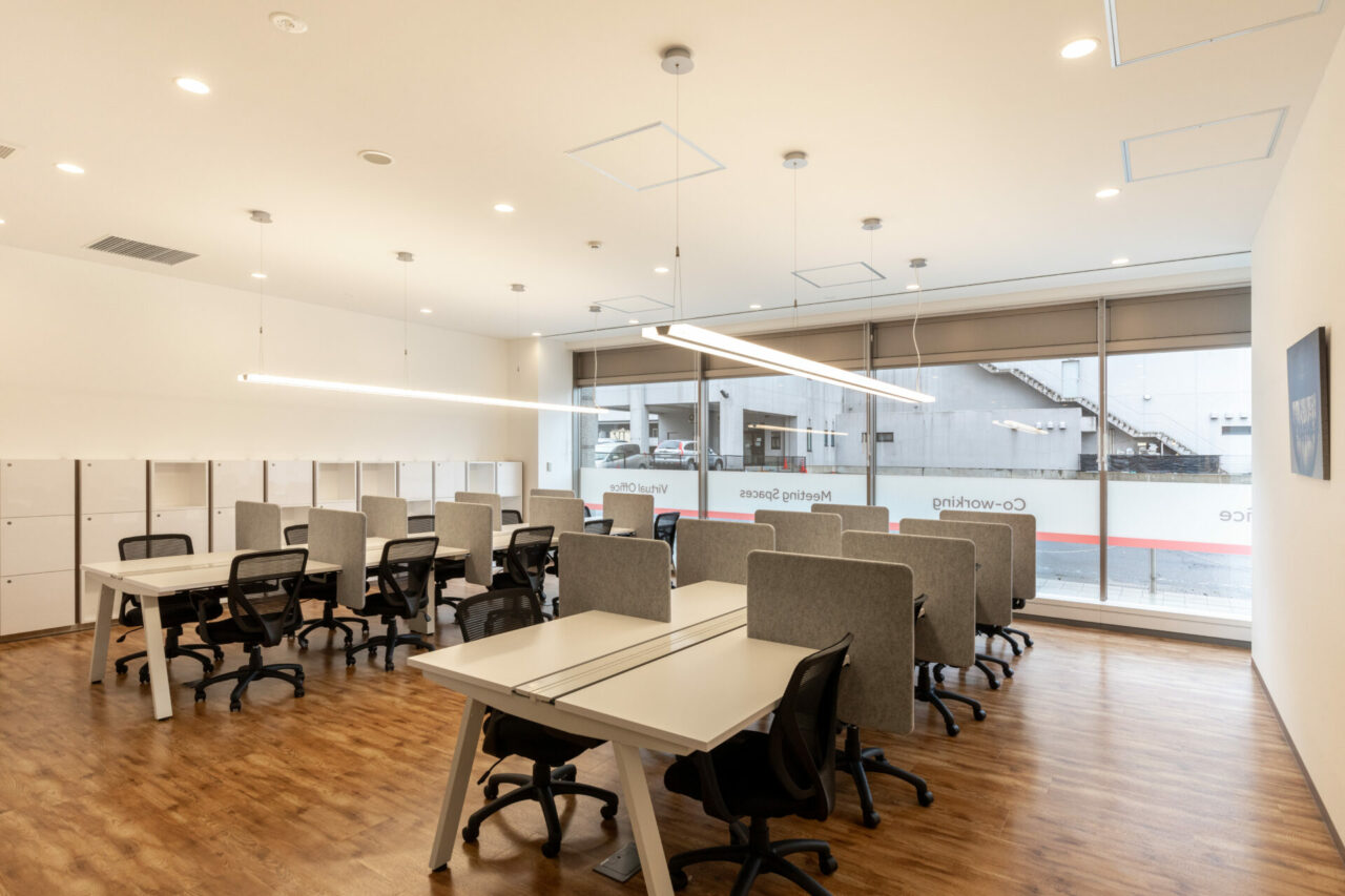Regus_Regus Nagano_Coworking area without people2