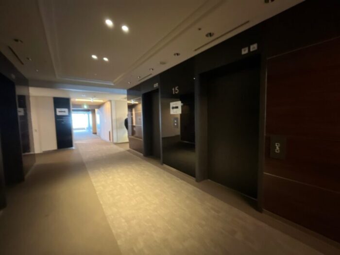 紀尾井町ビルのオフィス階エレベーター