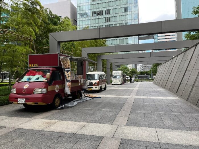 Wビル 敷地内を訪れていたキッチンカー