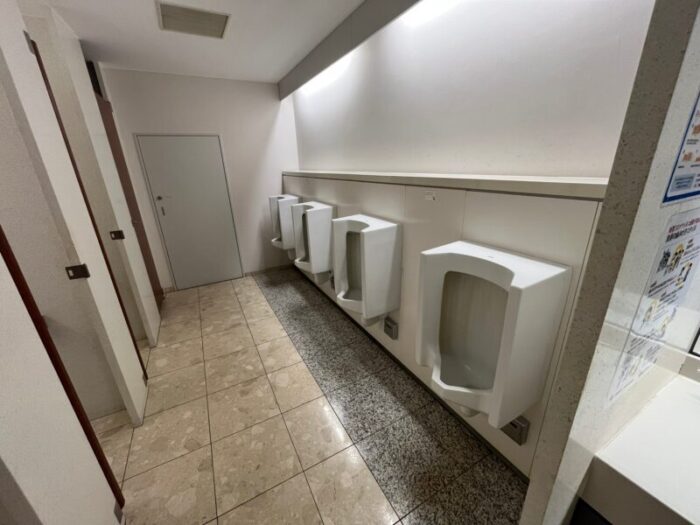 エムベイポイント幕張男性トイレ