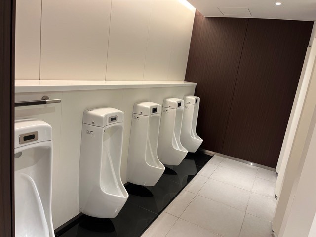 中野セントラルパークイースト男性トイレ