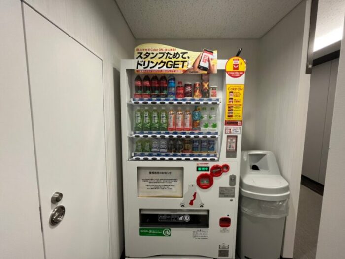 芝浦ルネサイトタワー 給湯室の自販機