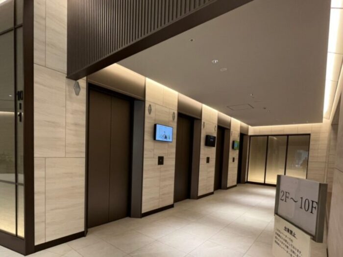 西新宿プライムスクエアのエレベーターホール