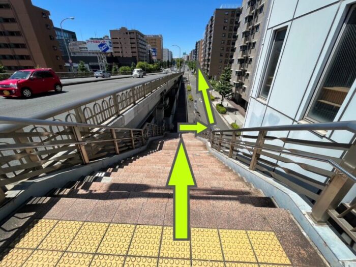 サンハマダビル　アクセス　歩道橋　下り