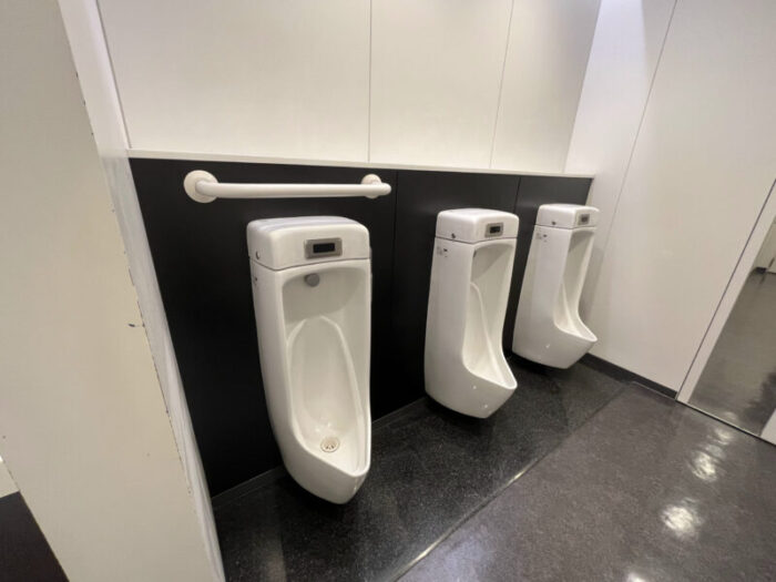 KPP八重洲ビル男性トイレ