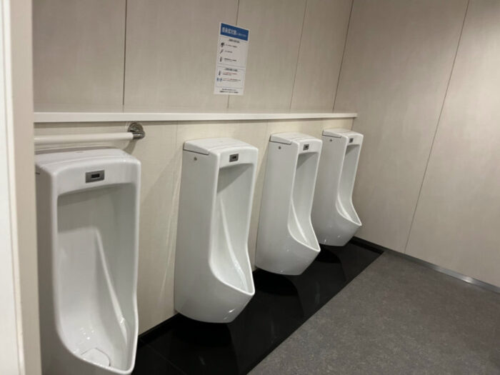 豊洲フロント男性用トイレ