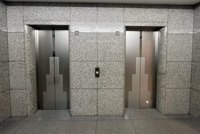 東京美術俱楽部　エレベーターホール