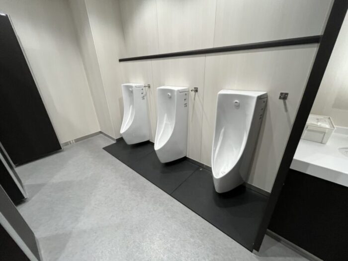 KDX江戸橋の男性用トイレ