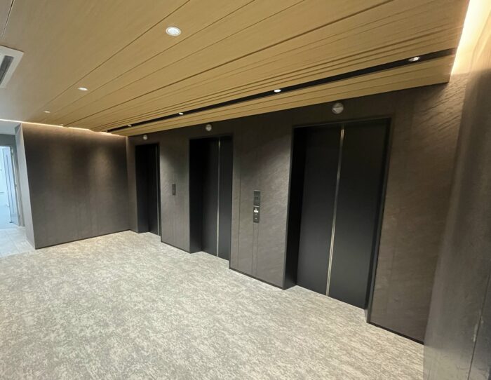 西新宿大京ビルのエレベーターホール