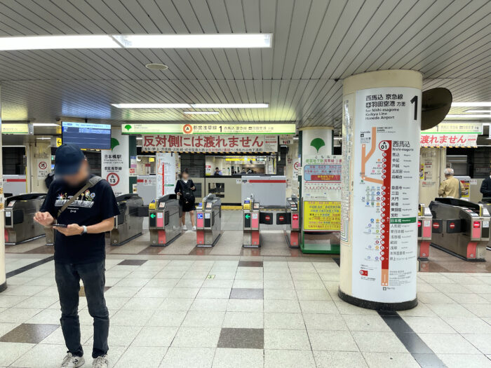 都営浅草線「日本橋」駅D1出口方面改札口
