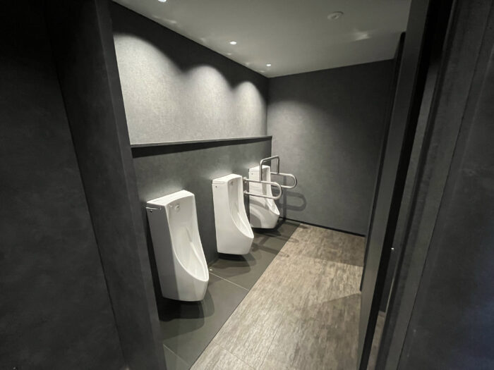 西新宿大京ビルの男性用トイレ
