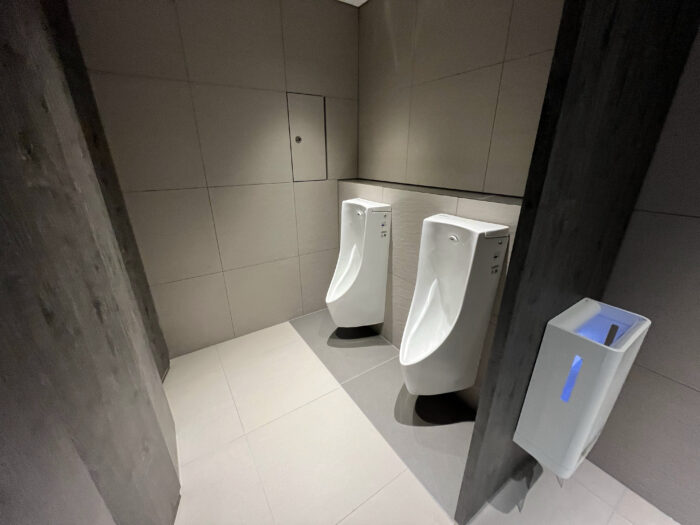 PMO新橋の男性用トイレ