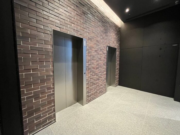 PMO新橋のエレベーターホール