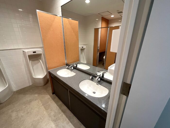 男性用トイレ 手洗いスペース