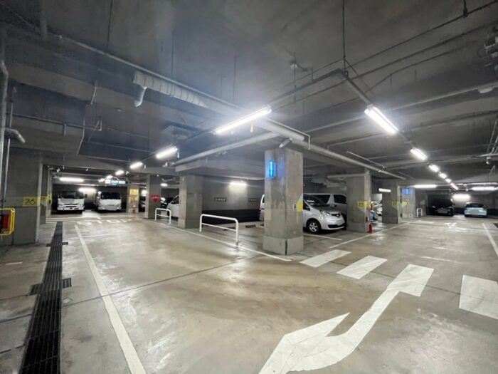新宿エルタワーの駐車場