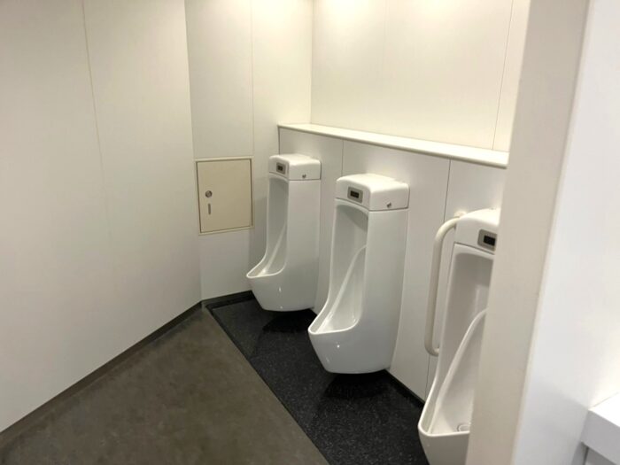 ヒューリックみなとみらい　男性用トイレ