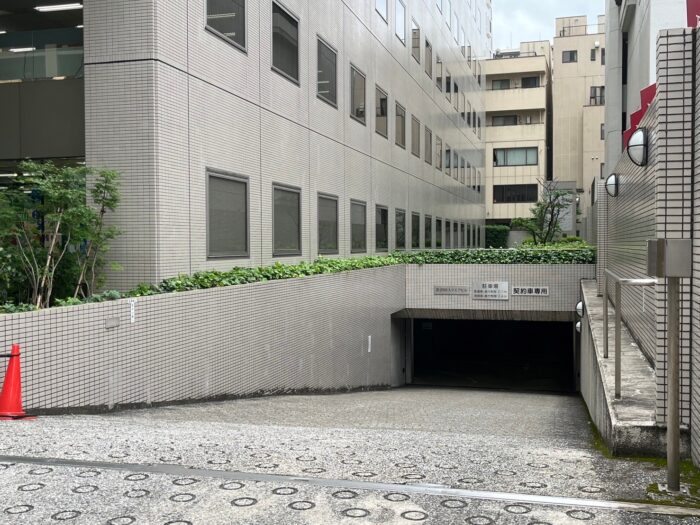 shiba-256-squre-building 駐車場