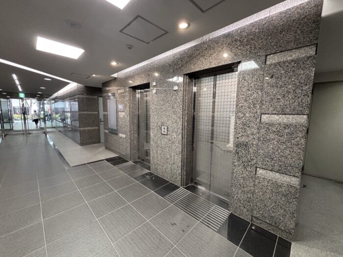 アーバンセンター新横浜のエレベーターホール