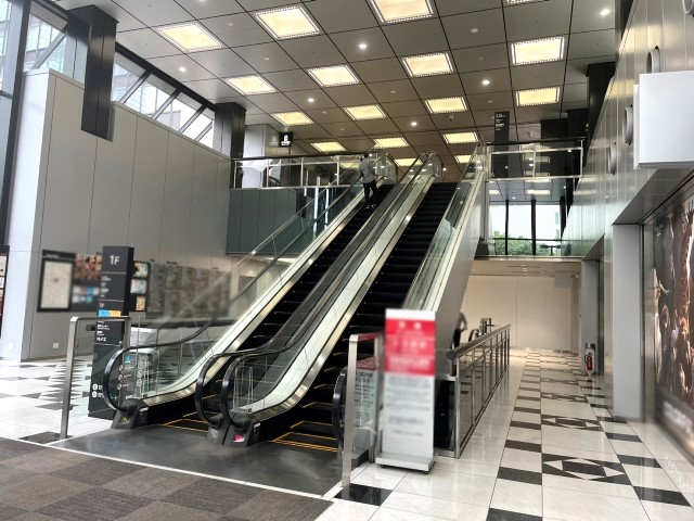 新宿三井ビルディング　エントランスホール