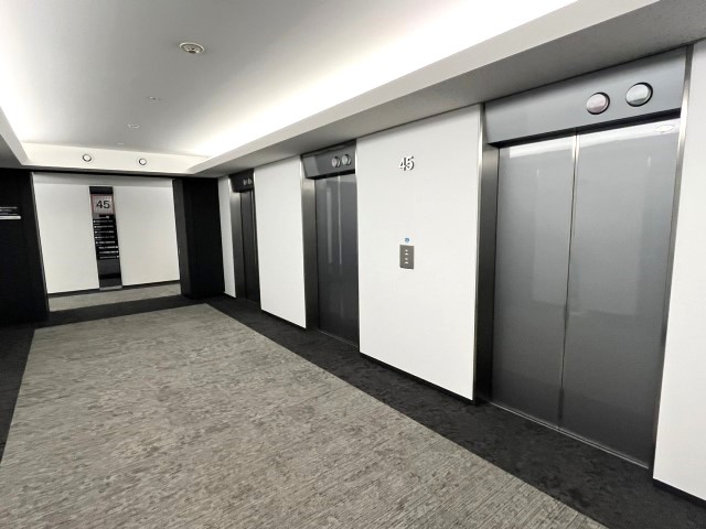 新宿三井ビルディング　エレベーターホール